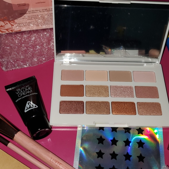 Beauty Bundle: Laura Geller, Tarter, Luxie, Oyrza - Picture 5 of 5